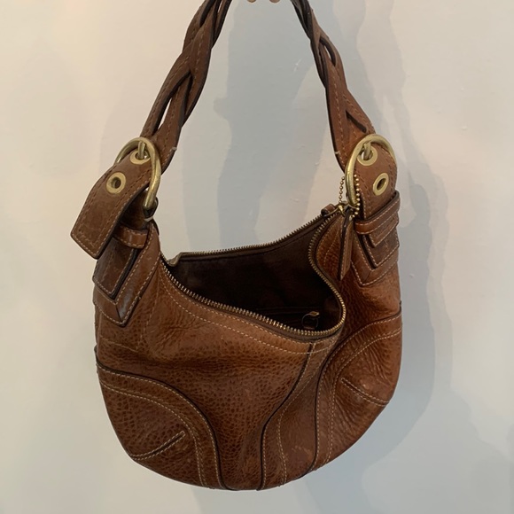 Coach Brown Leather Shoulder Bag with Gold Hardware. - Picture 1 of 6